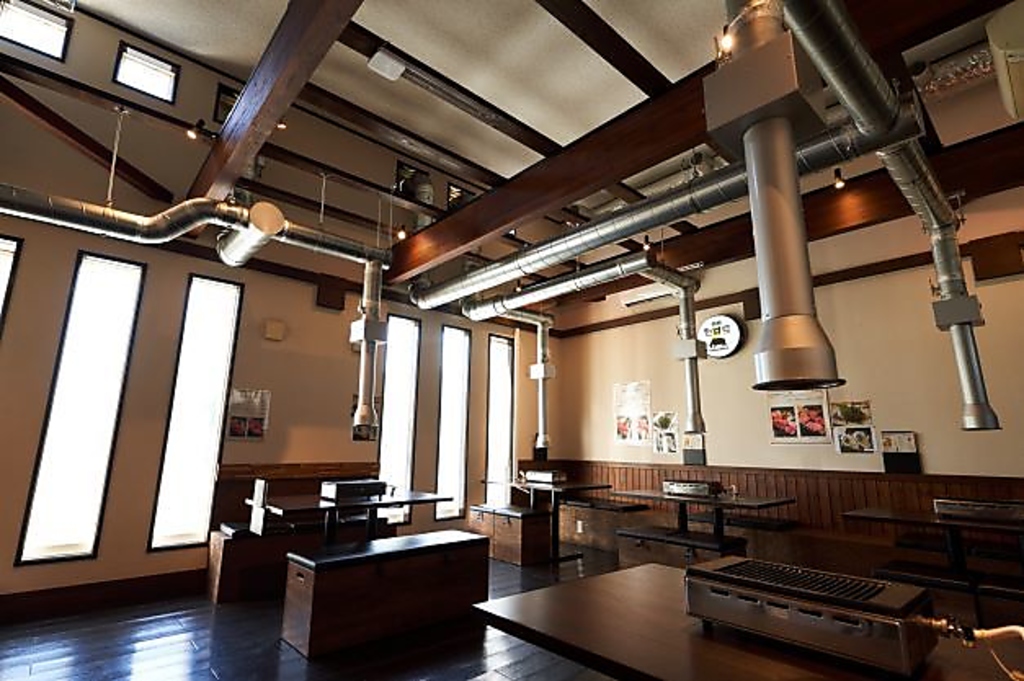 落ち着いた店内