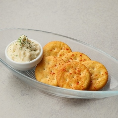 ヘルシーチーズクリームのクラッカー添え