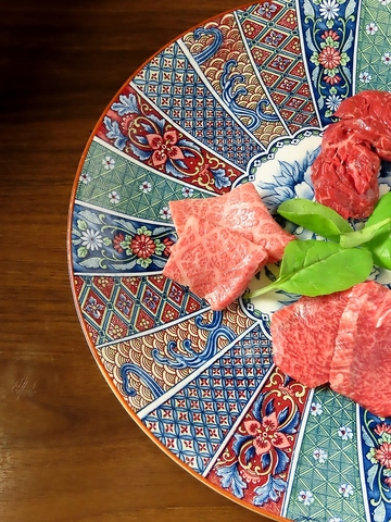 辛いたれと旨い肉、手切り牛タンと美味しいお酒