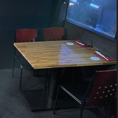 ２～３名利用可能なテーブル席も御座います。