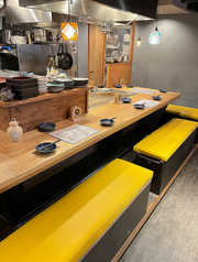 カウンター席は、目の前の鉄板で調理する様子が見られる特等席！！