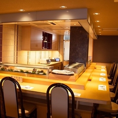 職人が目の前で握る鮨をご堪能ください