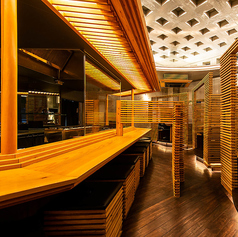 ライブ感を楽しめる全１２席のカウンター。