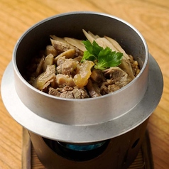 馬すじ煮とごぼう、ごぼう茶出汁の釜飯