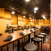 大人数でもゆったり過ごせる広々とした店内で宴会！