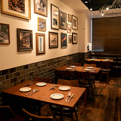2階のレストランフロアは天井が高く、開放的な雰囲気でのお食事をお楽しみいただけます。
