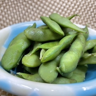 お酒のアテを豊富にご用意しております