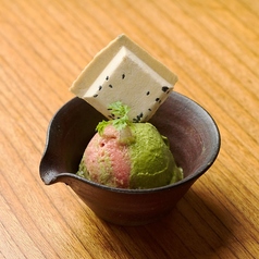 春限定!八戸いちごの【新茶いちご大福風】