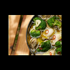 牡蠣とブロッコリーのアヒージョ