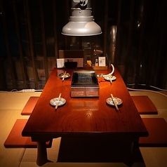 大人数でのご利用大歓迎!当店は広々とした座敷もご用意しています!座敷は5名様でご利用いただくことができて、2つの座敷をご利用いただくことで最大10名様まで対応しています!ぜひ宴会利用の際は当店にご来店をお待ちしております!