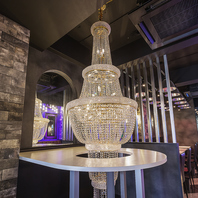 豪華なシャンデリアをお楽しみいただきながらのお食事！