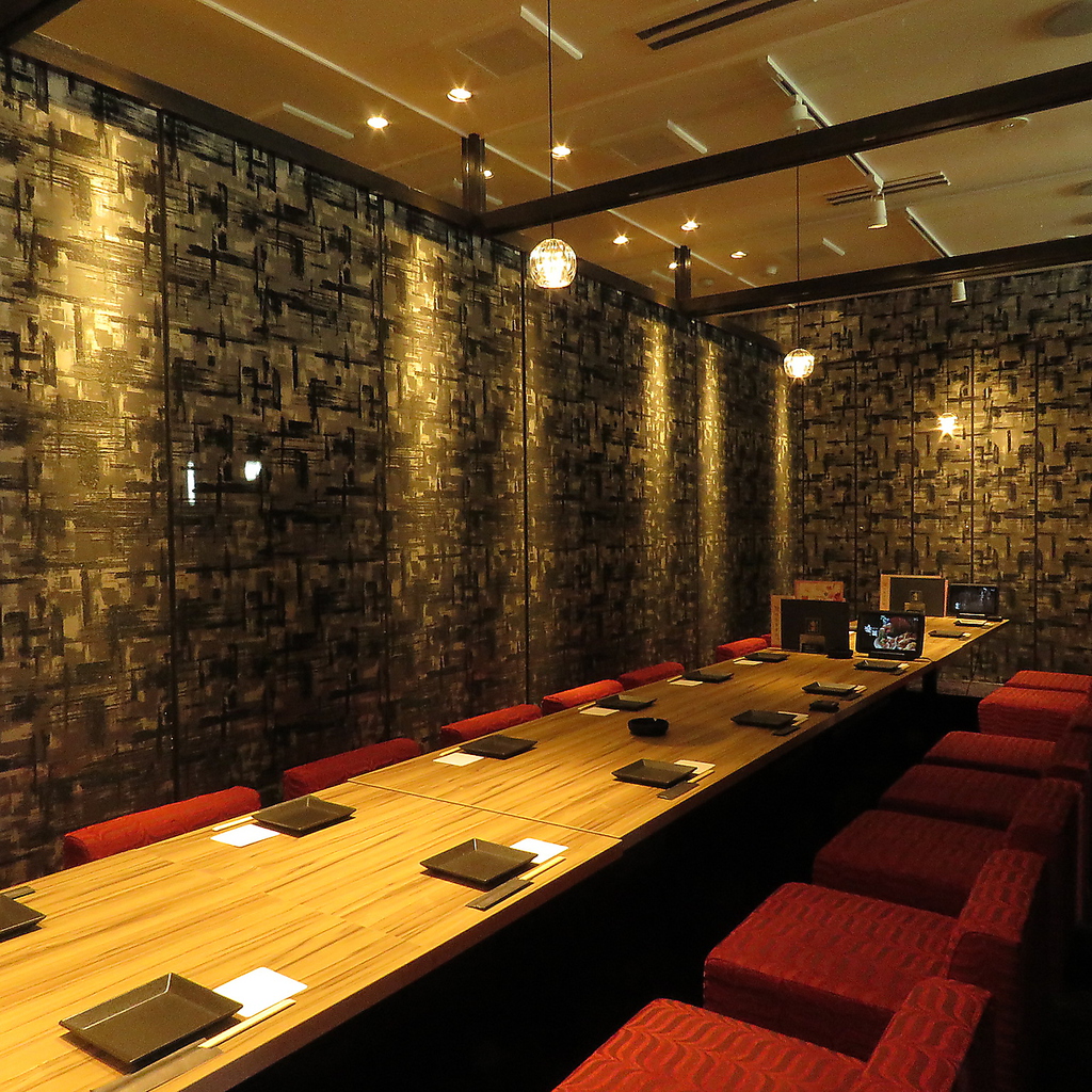 落ち着いた雰囲気のお席をご用意。大人数のお客様もご相談ください。