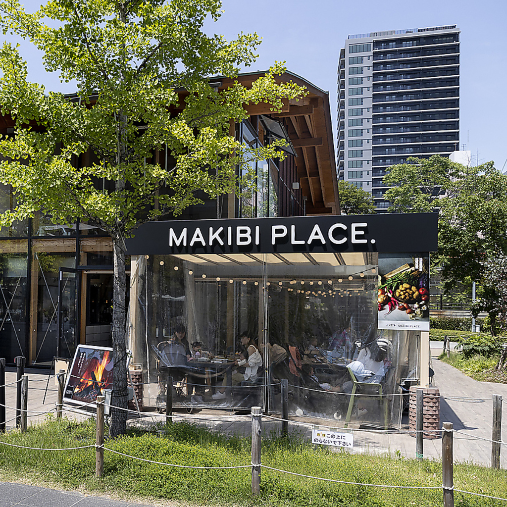 外の心地よい風を感じながらお食事が楽しめる、開放的な本格テラスダイニングへようこそ♪