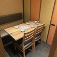 【個室 テーブル席：４名様×４卓】当店は個室もございます！仕切りは外せますので個室最大約２０様までご利用可のです◎