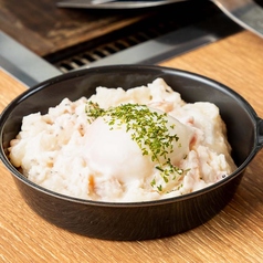 ポテトサラダ温玉乗せ
