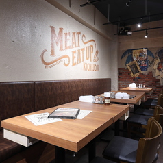 店内奥のゆったりとした小上がり席です。雰囲気抜群なのでデートやおしゃれな女子会にぴったり★