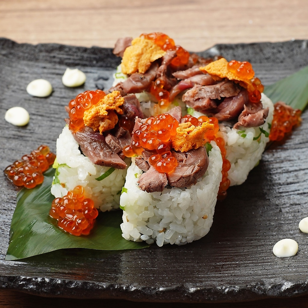 牛×雲丹×イクラの大蔵巻き寿司