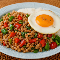 タイ料理のど定番、バジル香るガパオライス