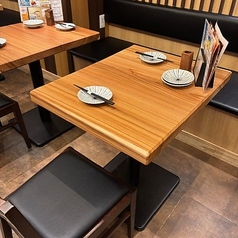 テーブル席　2名席。