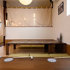 ゆったり寛げるお座敷席は、ご家族でのお食事やグループ飲みに大人気!美味しいお鍋をみんなで囲んでワイワイ楽しいひとときを★