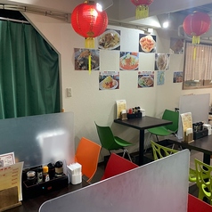 まるで台湾本場の飲食店のような雰囲気◎飲み放題もご用意しておりますので飲み会もの場としてもお気軽にご利用ください♪当店系列店のインド料理店『シバ』の下に当店がございます。