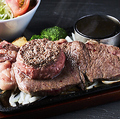 料理メニュー写真&nbsp;ステーキメニューとハンバーグメニューからお好きな組み合わせを選べるセットです