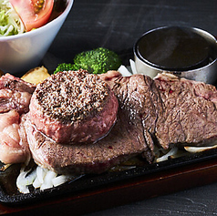 ステーキメニューとハンバーグメニューからお好きな組み合わせを選べるセットです