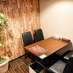 《半個室完備》デートや女子会にもイチオシのお席。食べ放題・飲み放題・食べ飲み放題コースを各種ご用意!お食事やドリンクが並んでも広々としたテーブル席なら安心♪美味しい中華料理で、会話にも花が咲きます☆