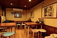 優しい木のぬくもりを感じることができる店内。