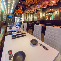 テーブル席の片側は座り心地の良いベンチシートとなっておりますので、ごゆっくりとお過ごしいただけます♪