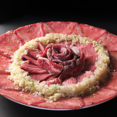 旨味があふれ出す!丁寧な仕込みが光る極上肉