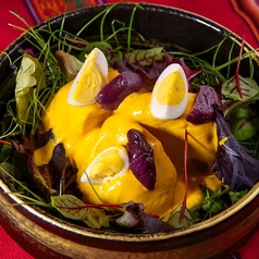 ポテトのピリ辛クリーミーチーズソースがけ