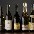 常時120種類以上のワインを取り揃えており、グラスワインの数も豊富に取り揃えております。