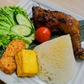 料理メニュー写真&nbsp;インドネシアの炊き込みご飯アヤムバカル