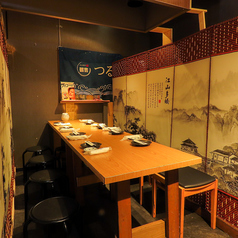 会社宴会や少人数での飲み会にぴったり！2名様～気軽に利用OK！神保町の夜景を眺めながらお食事を楽しめるテーブル席は、デートや女子会、同僚との飲み会など普段使いにぴったり。カジュアルなお集まりや会食にもおすすめです。