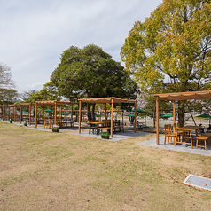 大型宴会やイベントでのご利用には貸切がオススメです。広々としたスペースで最大400名様までお楽しみいただけます。飲食物や機材をお持ち込みの際は公園設備の駐車場もございます◎利用シーンや人数、ご予算についてはお気軽にお問い合わせください。