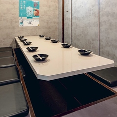 足を伸ばしてゆったり過ごせる掘りごたつ個室!長時間でも快適に過ごせ、会社の宴会や仲間内のお集まりにもオススメ!ゆったりと過ごせる店貸切で、お客様だけの特別な時間をカジュアルに楽しめます!