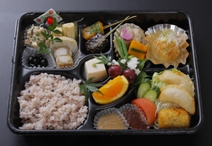 豆富懐石弁当（生麩田楽、季節の料理一品　入り）2,000円