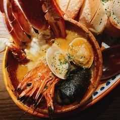 贅沢な海鮮のアヒージョ