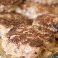 肉汁溢れる絶品パティ