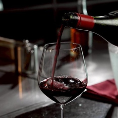 活き蟹や神戸牛とともにワインもご堪能ください◎