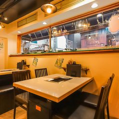 テーブル席のご用意ございます。