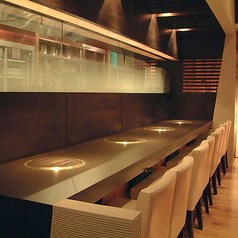 デートにも人気のカウンター席。