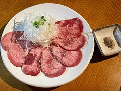 花山椒塩と白髪ネギで食べる牛タン