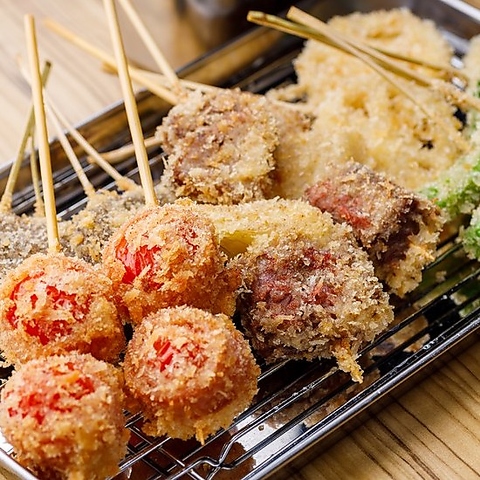 温もりあふれるちょうちんの下で楽しく串カツとお酒を★