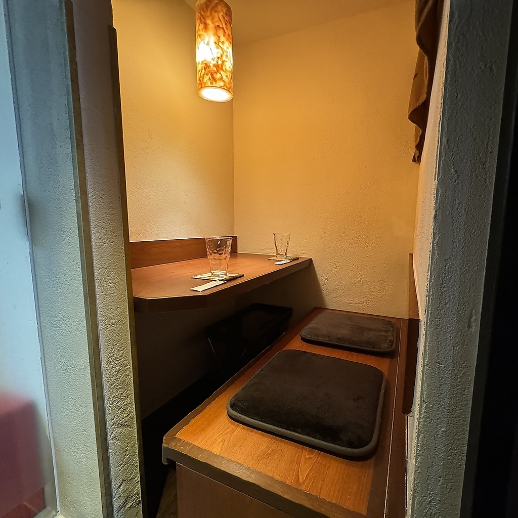 誰にも邪魔されないお忍びデートに最適な2名様個室。