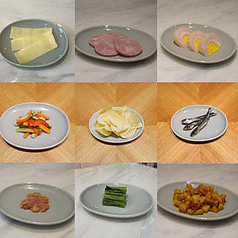 お酒類（ノンアルコールビール含む）をご注文のお客さま様につき1品、おつまみをプレゼントいたします。