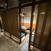 会社宴会や忘年会、歓送迎会など、大人数でのご利用にも対応可能。最大80名様まで入れる宴会個室を完備しています。貸切での利用も人気で、人数に合わせて席レイアウトの調整も可能。団体での利用も安心してお任せください。