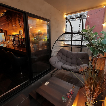 Shisha Cafe Chill シーシャカフェチル 梅田堂山店の雰囲気1