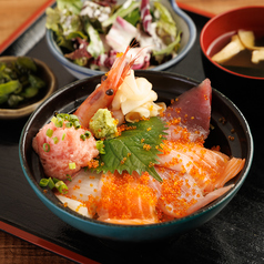 【ランチ全メニューに味噌汁・サラダ・漬物付き◎】